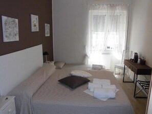 Comfort Room, Patio | Free WiFi - Mikasa Piazza Bologna (Rome)