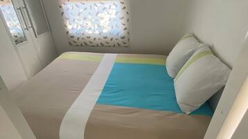 1 bedroom, bed sheets