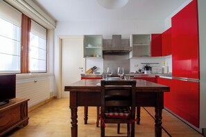Apartment (1 Bedroom) | Private kitchen | Microwave, oven, electric kettle - Ungheria 25 (Udine)