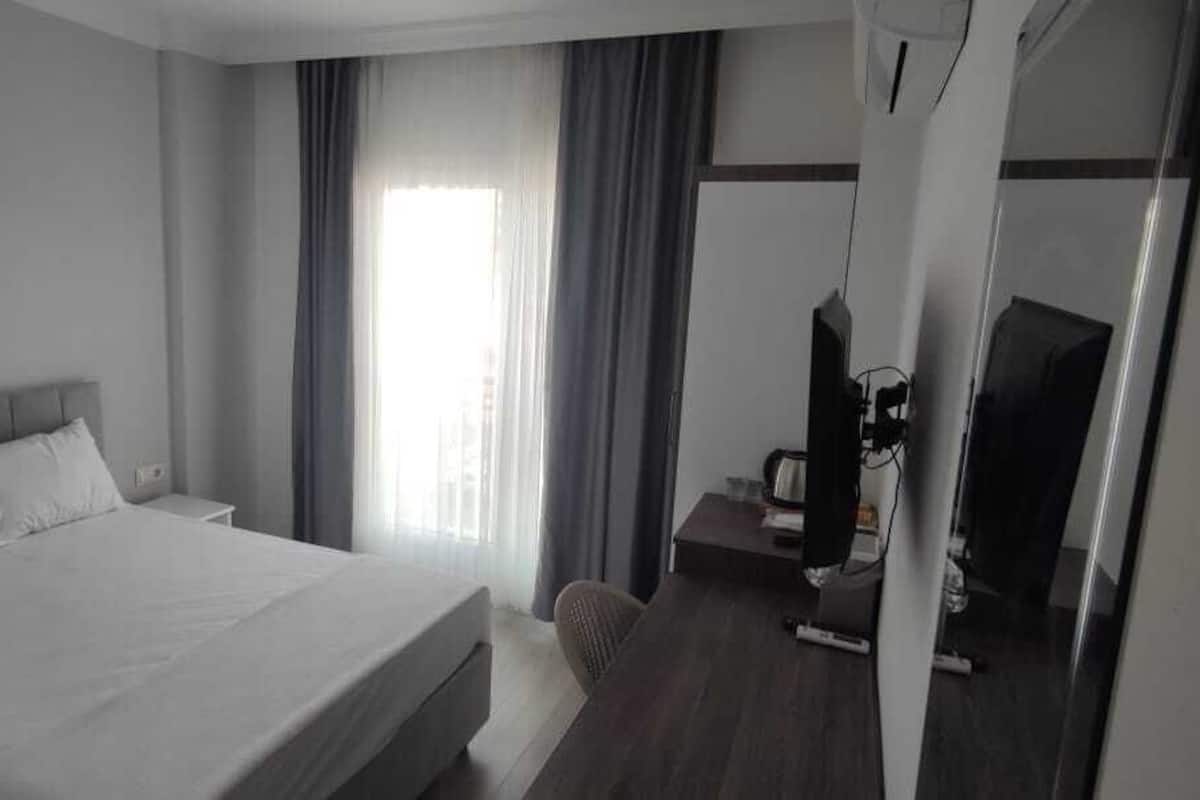 Desk, free WiFi, bed sheets