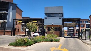 Apartment, 2 Bedrooms, Balcony | Exterior - Cosy two Bedroom Apartment for Short and Long Stays Rental (Johannesburg)
