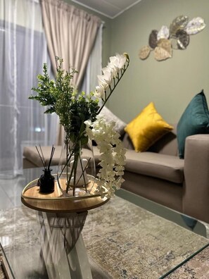 Appartement, 2 chambres, balcon | Salle de séjour