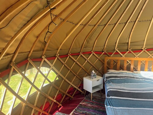 Yurt Retreat - Overlooking the River Blackwater