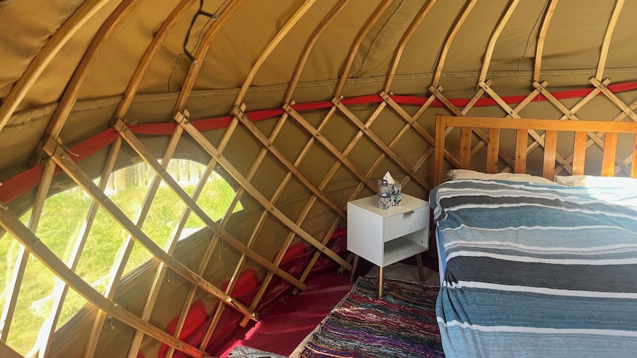 Yurt Retreat - Overlooking the River Blackwater