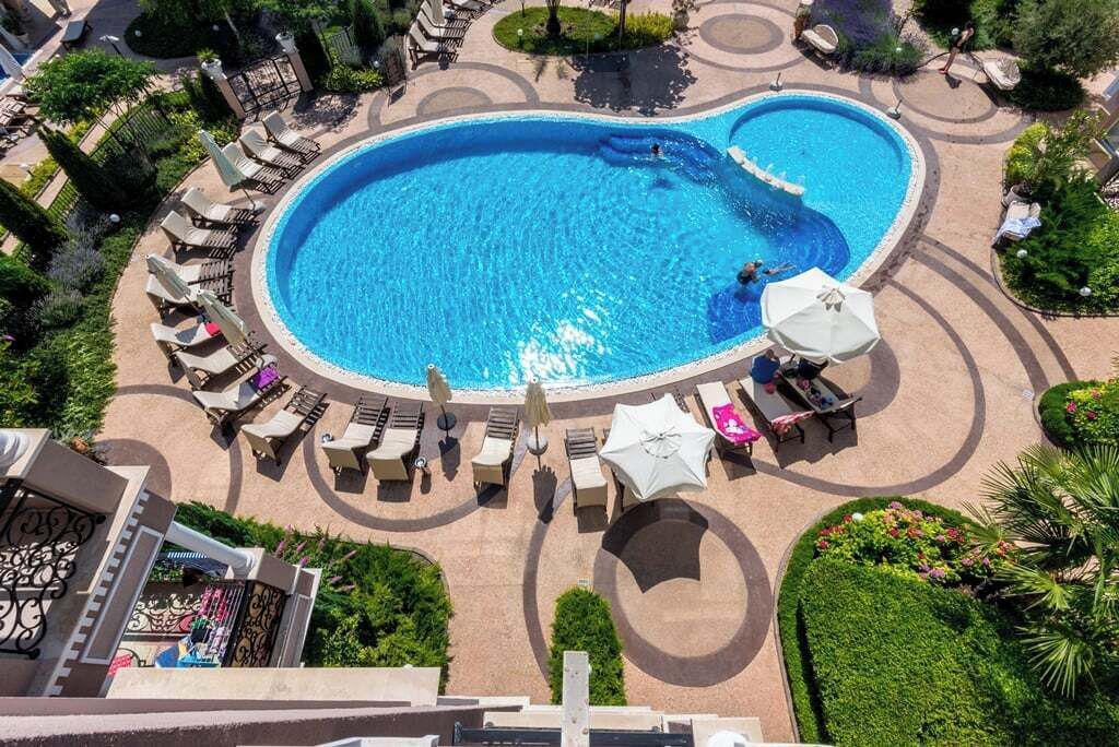 Piscina coperta, piscina all'aperto