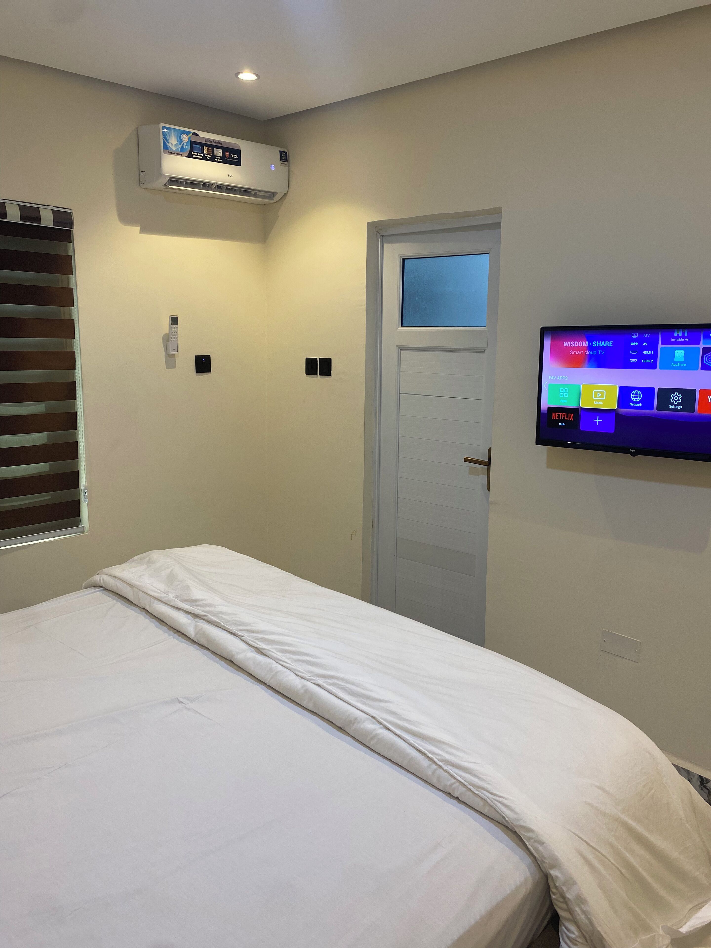 1 bedroom, desk, iron/ironing board, WiFi