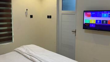 1 bedroom, desk, iron/ironing board, WiFi