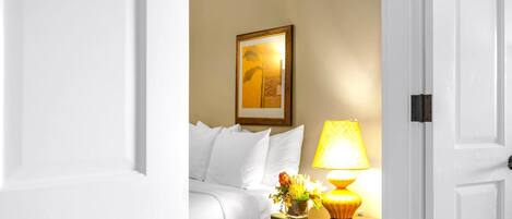 6 chambres, fer et planche à repasser, lit de bébé portatif