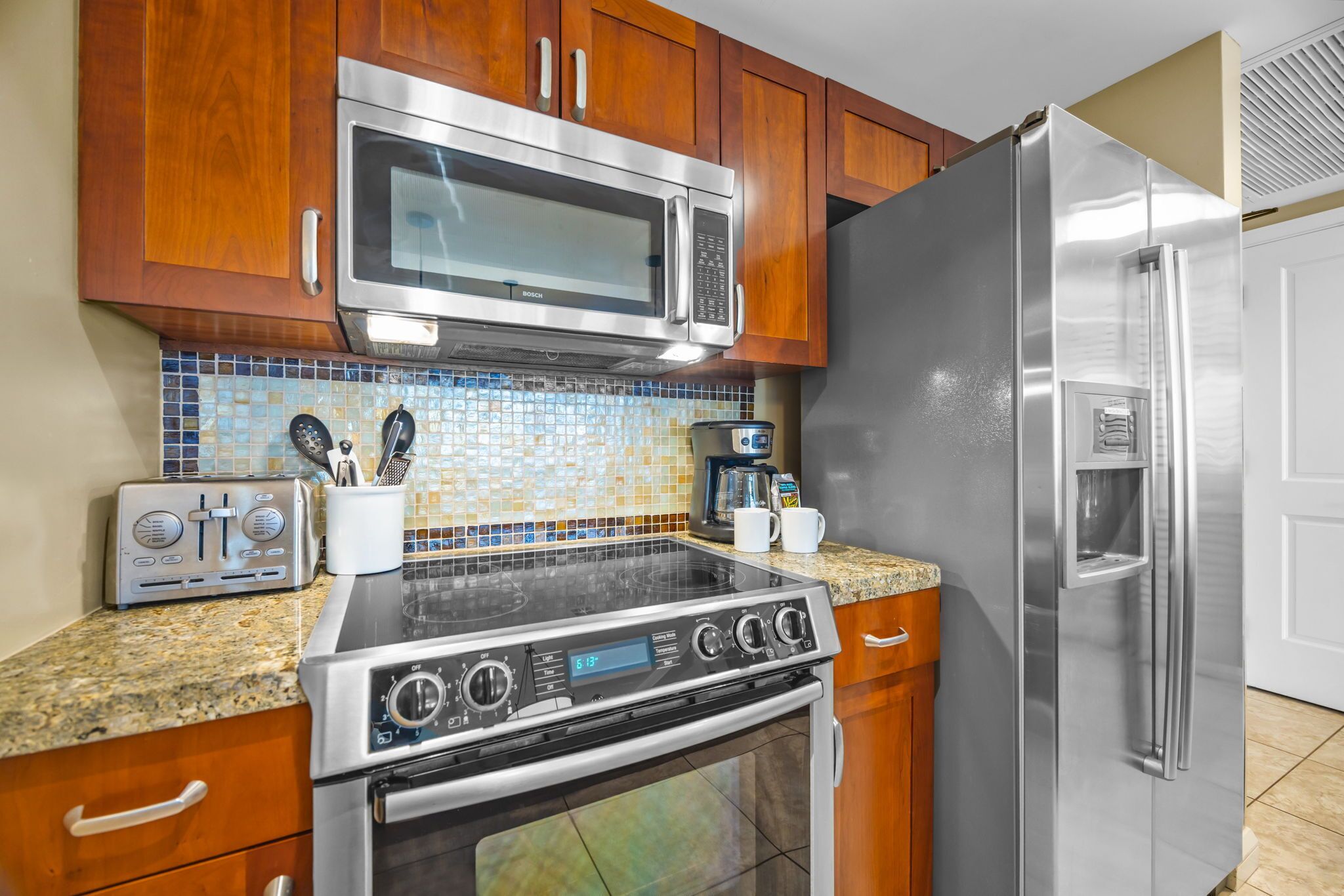 Microwave, oven, dishwasher, coffee/tea maker