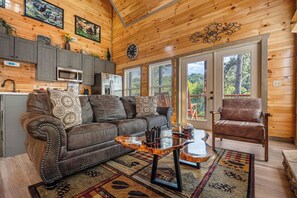 Smart TV, fireplace, video games - Escape to Serenity and Luxury (SEVIERVILLE)