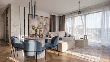 Comfort-Apartment, Balkon, Seeblick | Wohnzimmer