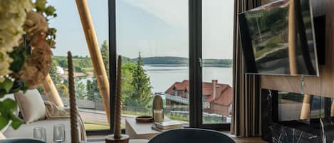 Appartement Confort, balcon, vue lac | Salle de séjour