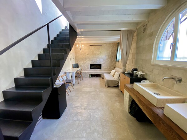 House | Living area | 32-inch flat-screen TV with cable channels