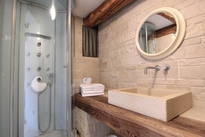 Ferienhaus | Badezimmer | Dusche, Haartrockner, Bidet, Handtücher