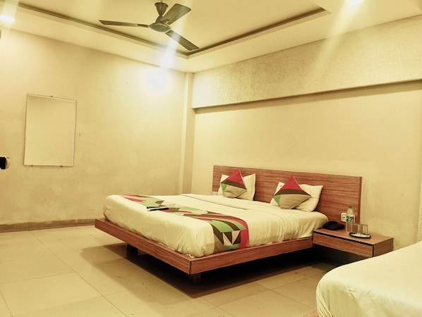 Deluxe tweepersoonskamer, uitzicht op de stad | Een strijkplank/strijkijzer, gratis wifi