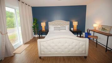 Standard Single Room, 1 Queen Bed, Patio, River View | 1 bedroom, free WiFi