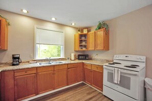 Fridge, microwave, oven, stovetop - Plank Road Retreat-Pet Friendly near Westfield (Brookfield Township)