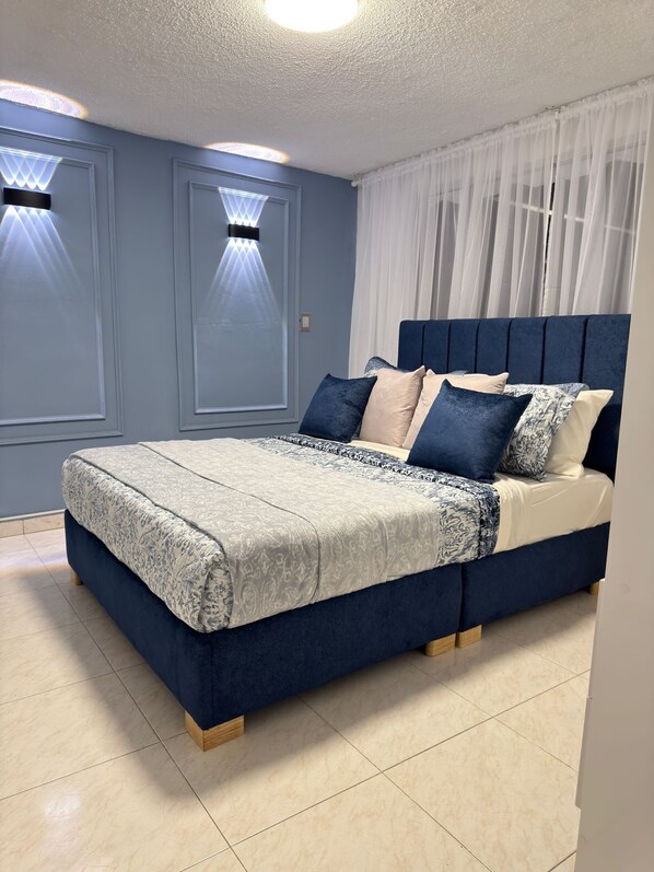 2 bedrooms, in-room safe, desk, iron/ironing board