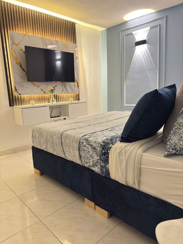 2 bedrooms, in-room safe, desk, iron/ironing board