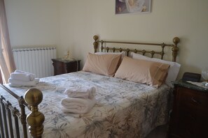 Iron/ironing board, WiFi, bed sheets - SORRENTO BEACH AND CENTER (Sorrento)