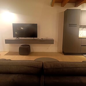 TV - Santa Rosalia Apartment (Palermo)