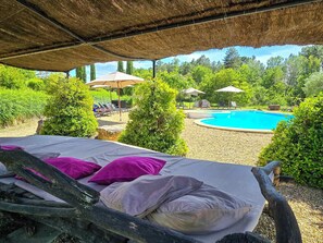 Maison, vue sur le jardin | Piscine | Piscine extérieure