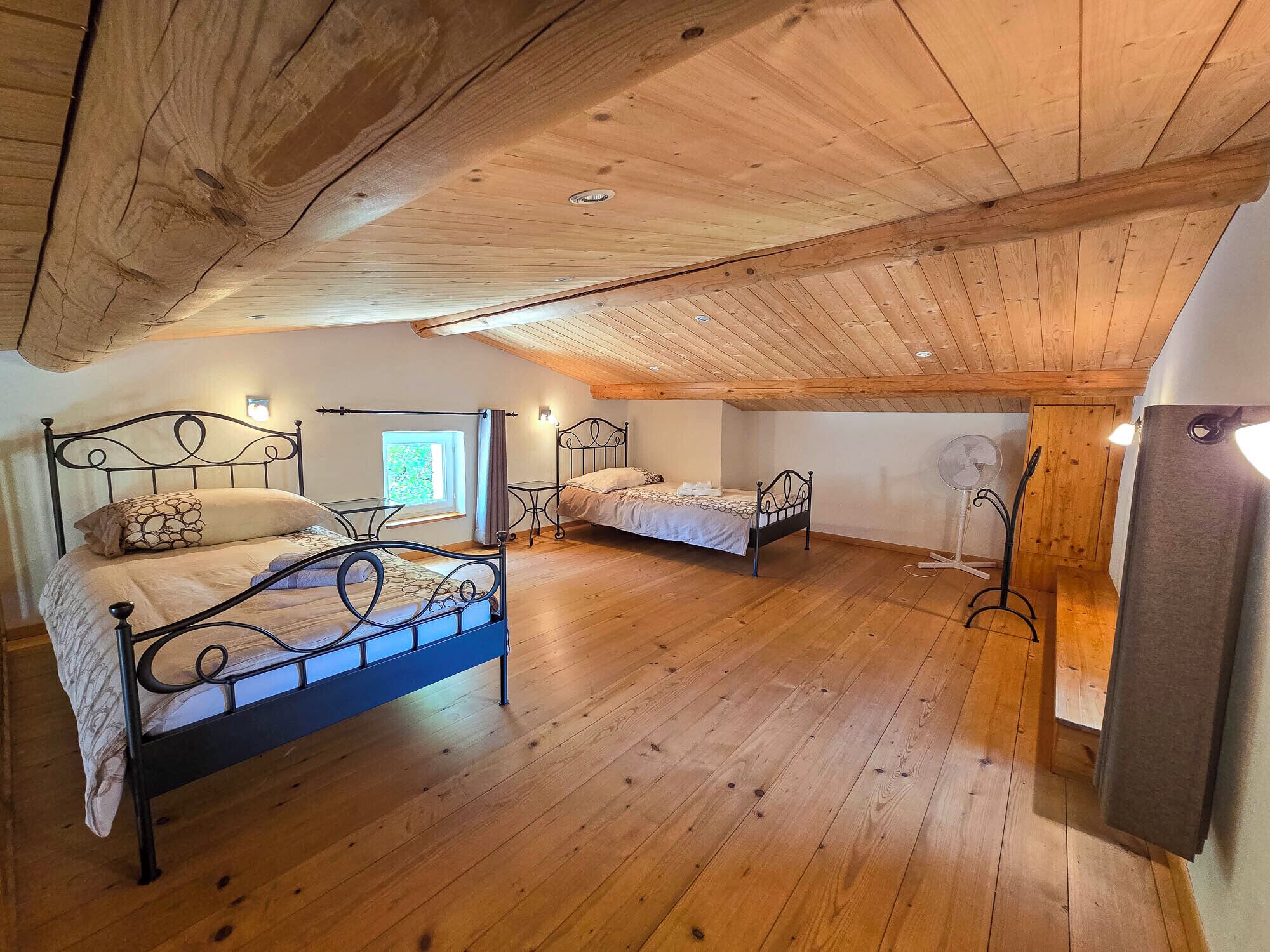 Ferienhaus, Balkon, Gartenblick