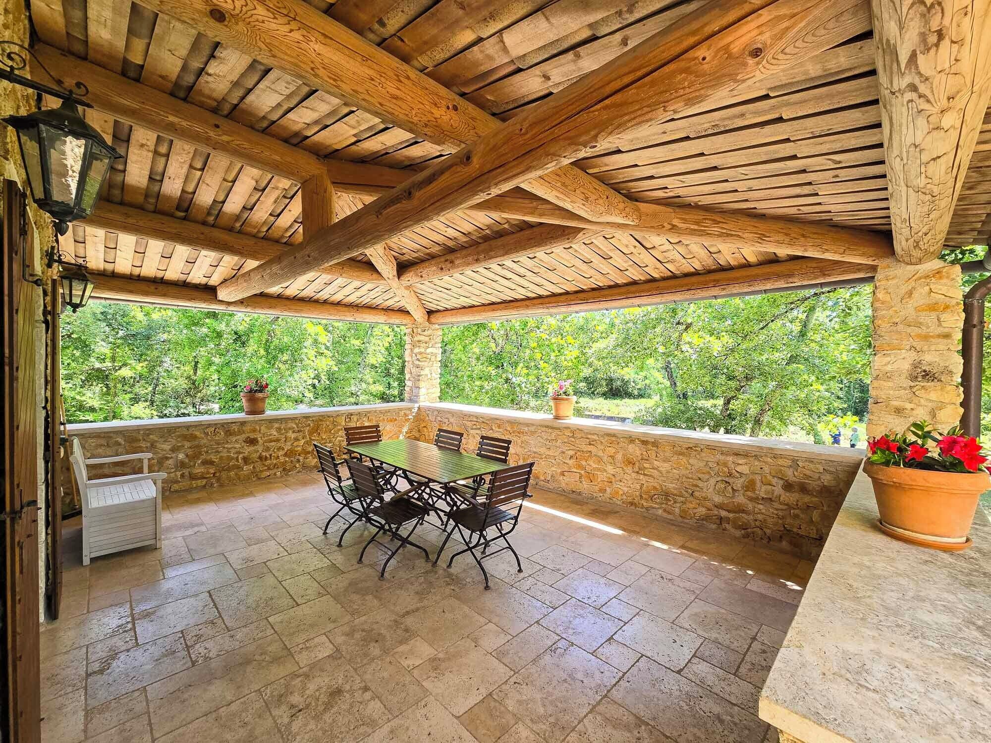Maison, balcon, vue jardin | Restauration extérieure