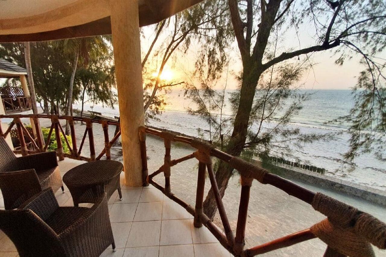 房內夾萬、手提電腦工作空間、隔音、熨斗/熨衫板