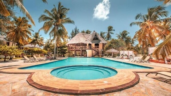 2 açık yüzme havuzu 