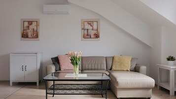 Apartment (25) | Living area | Flat-screen TV