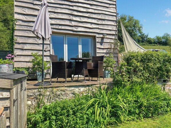 Outdoor dining - 1 bedroom accommodation in Chard (Chard)