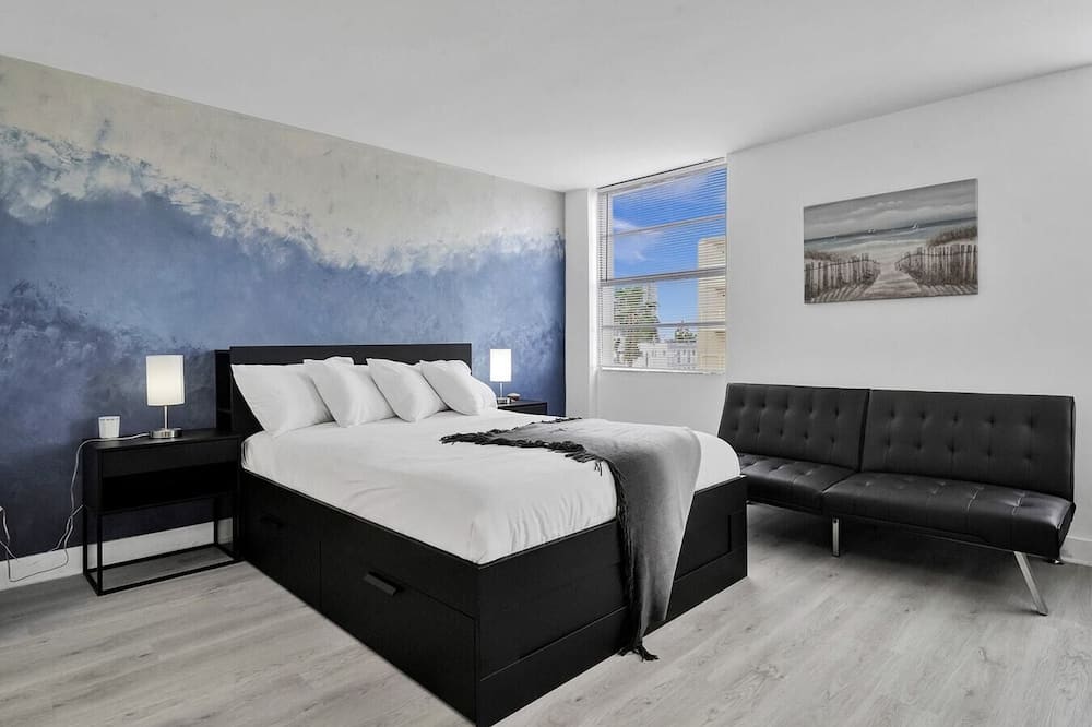 Ocean Dr 1BR Miami Beach Getaway