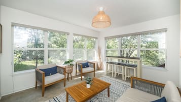 Televisión y chimenea