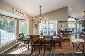 Dining - Hilltop Hideaway with Lake Front Access (Innsbrook)