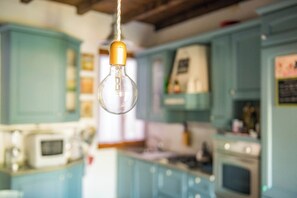 Mikrowelle, Herdplatte, Geschirrspüler