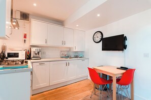 Micro-ondas, fogão, cooktop, lava-louças