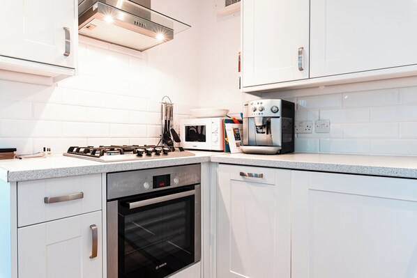 Micro-ondas, fogão, cooktop, lava-louças