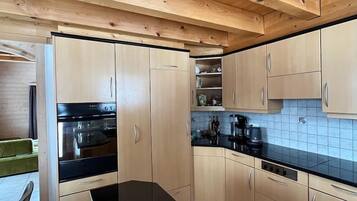 Kühlschrank, Ofen, Herdplatte, Geschirrspüler