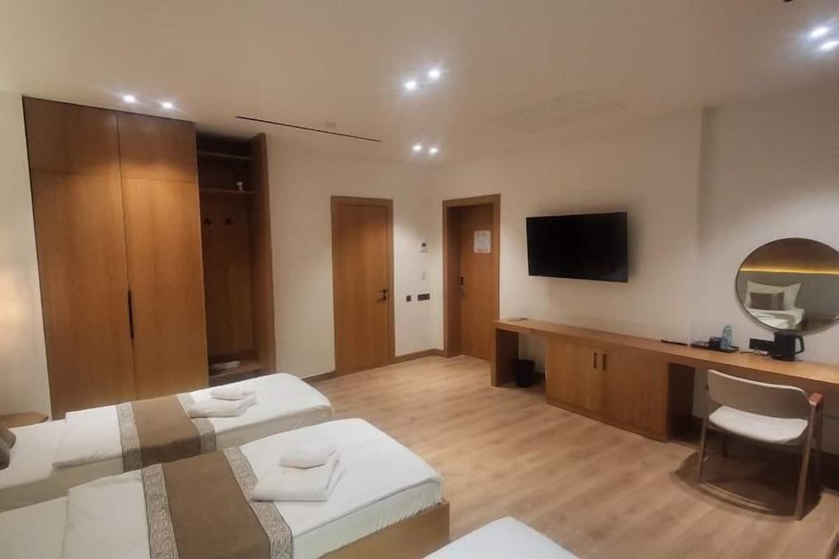 Blackout curtains, soundproofing, iron/ironing board, free WiFi