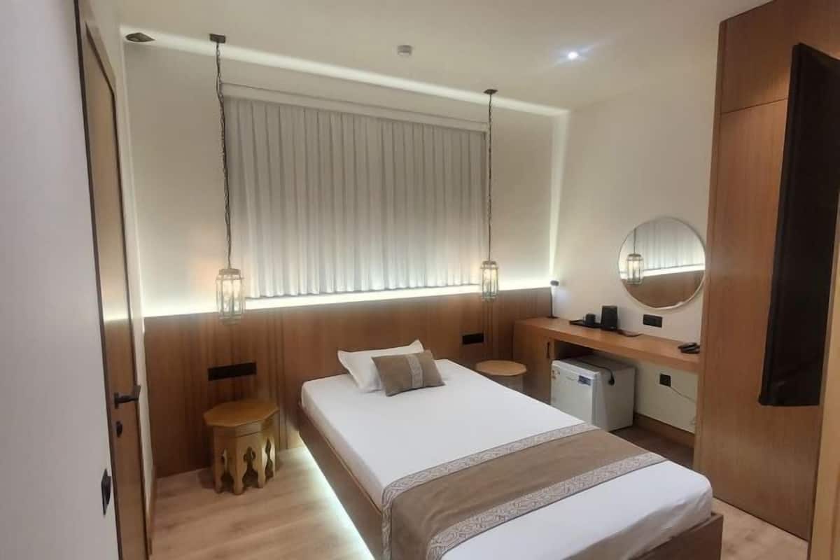 Cortinas blackout, quartos à prova de som, ferros/tábuas de passar roupa