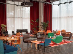 Lobby sitting area - Eklo Hotels Nantes City center - Île de Nantes (Nantes)