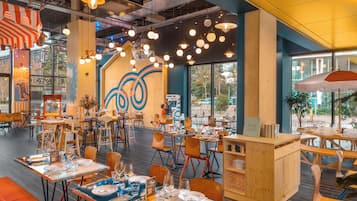 Colazione a buffet, servita tutte le mattine (11 EUR a persona)