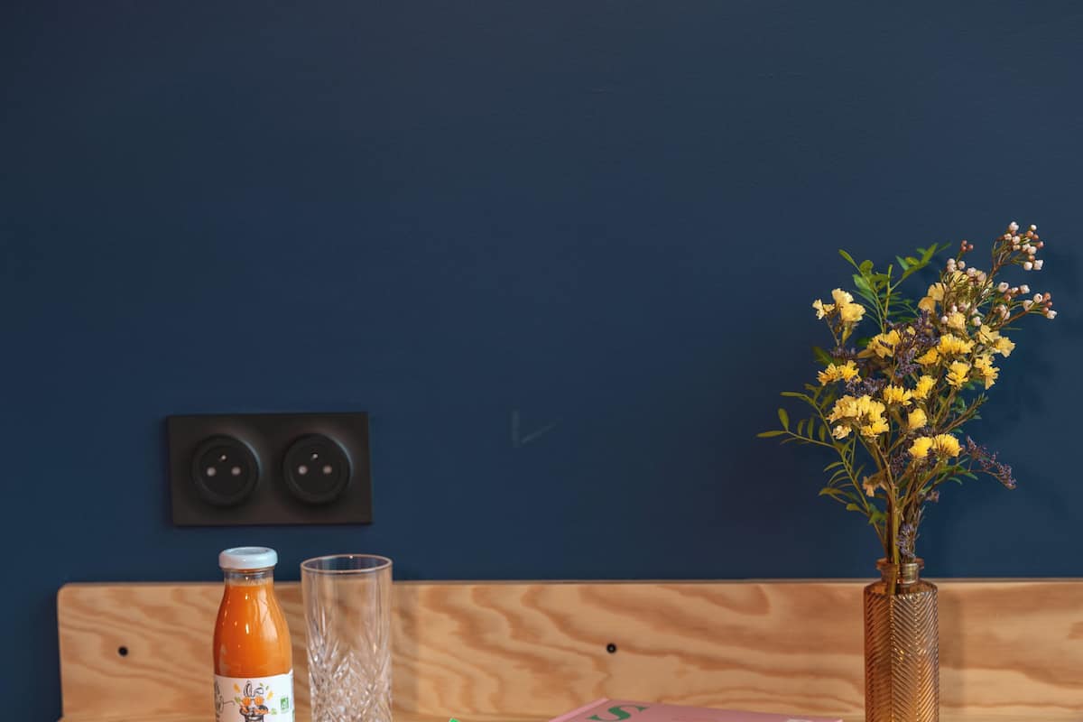 Soundproofing, free WiFi, bed sheets