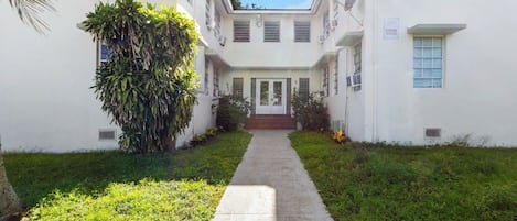 Apartment (2 Bedrooms) | Front of property