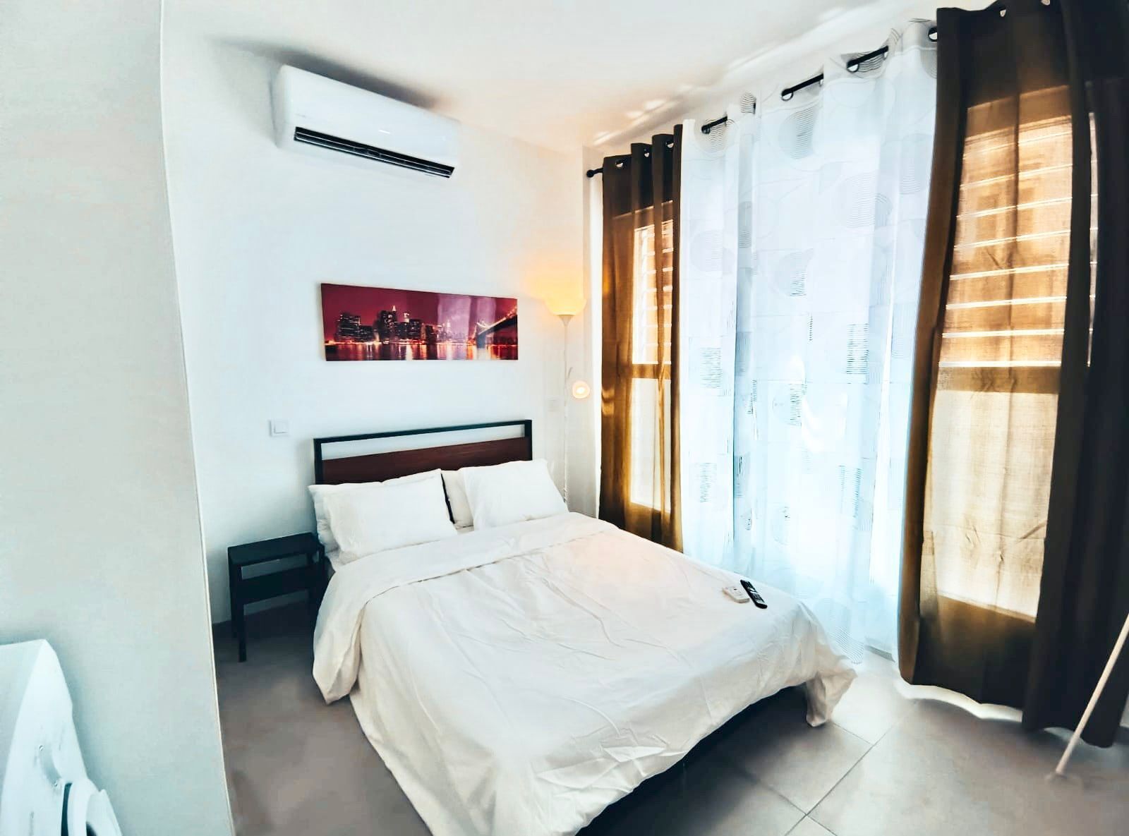 1 habitación, tabla de planchar con plancha, wifi y ropa de cama 