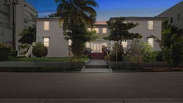 Apartment (2 Bedrooms) | Front of property