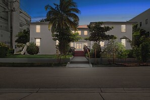 Apartment (2 Bedrooms) | Front of property