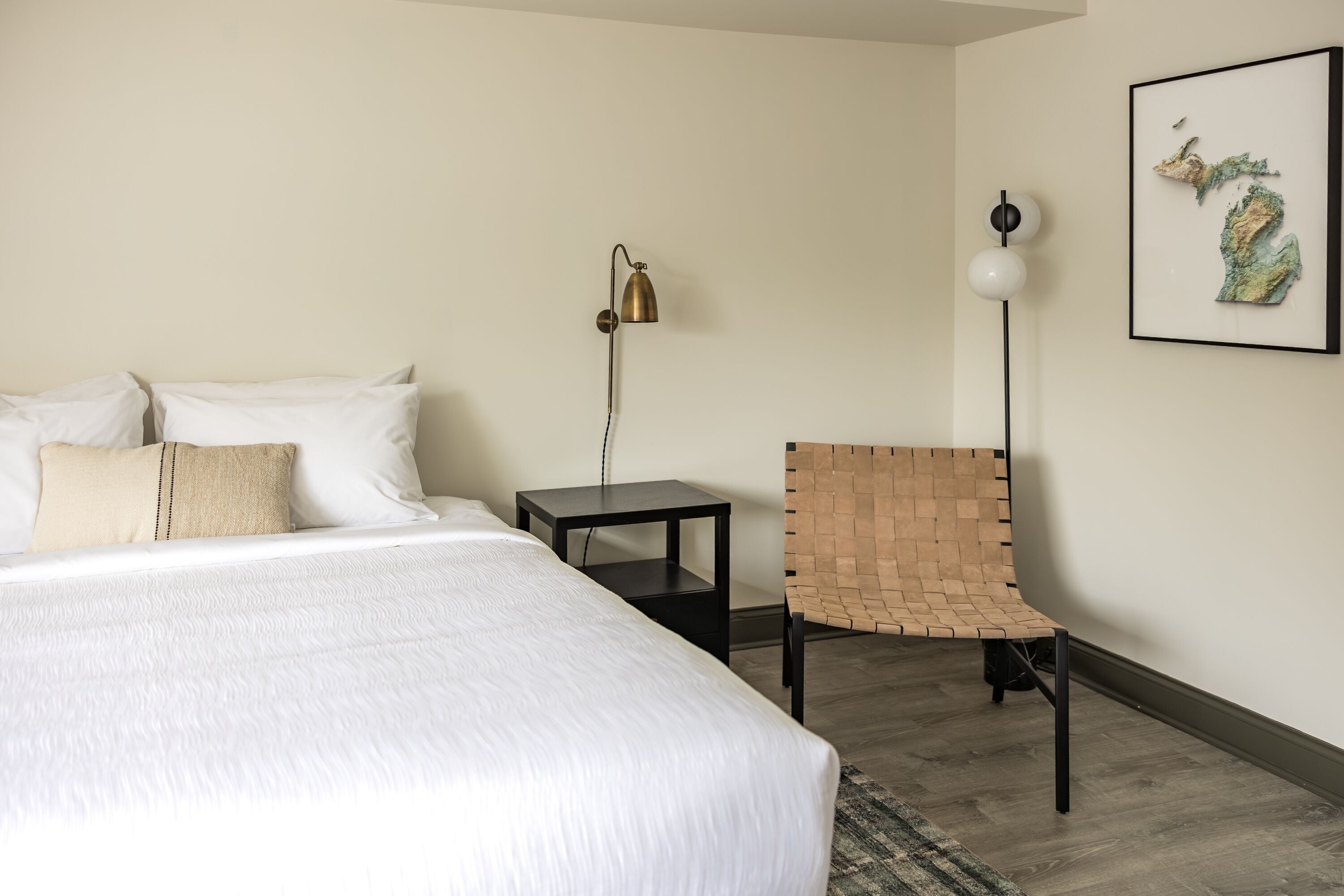 Chambre, accessible aux personnes à mobilité réduite (Self Check-in with Virtual Front Desk) | Bureau, literie fournie