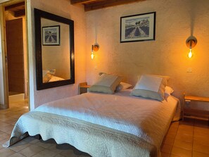 2 habitaciones, tabla de planchar con plancha y wifi gratis 